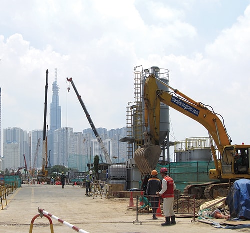 Công trường thi công tuyến metro Bến Thành - Suối Tiên, TP.HCM