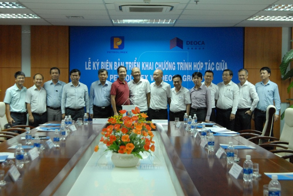 Lãnh đạo Deoca Group và Petrolimex tại lễ ký kết hợp tác 
