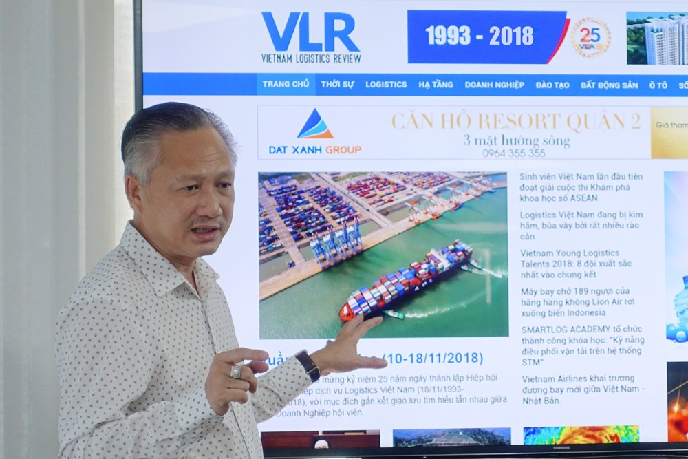 TS. Lê Văn Hỷ, Tổng Biên tập Tạp chí VLR giới thiệu phiên bản mới và phân công nhân sự tiếp nhận