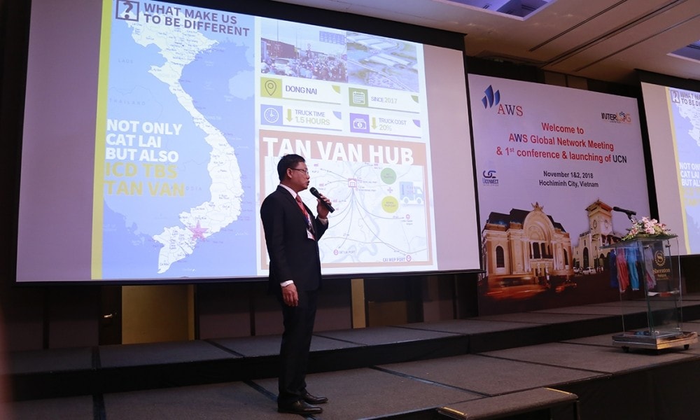 Ông  Nguyễn Duy Minh - Giám đốc điều hành InterLOG đề xuất các giải pháp gom hàng tại Hanoi Hub và Tan Van Hub