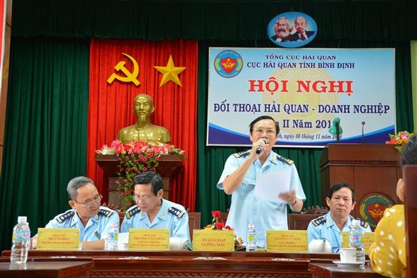 Cục trưởng Cục Hải quan Bình Định Nguyễn Văn Đông giải đáp vướng mắc cho doanh nghiệp