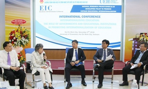 Các chuyên gia trao đổi tại hội thảo sáng 9-11 đều khẳng định các trường đại học có vai trò rất lớn trong việc thúc đẩy quốc tế hóa giáo dục