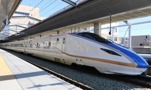 Một đoàn tàu sử dụng công nghệ động lực phân tán của Nhật Bản