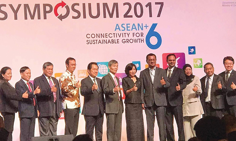 Chủ tịch Hiệp hội VLA cùng các đồng nghiệp trong khu vực Asean tại Symposium 2017