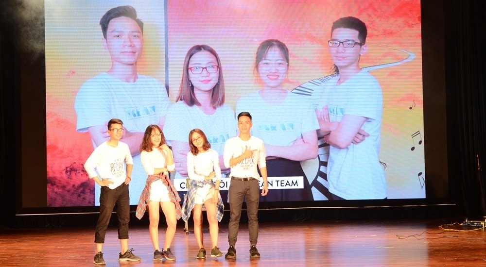 Mang “Vietnam Young Logistics Got Talent” đến với cuộc thi, Ocean đã thể hiện sự trẻ trung năng động với tiết mục kết hợp giữa đánh đàn guitar, hát và nhảy bài “Nơi này có anh”