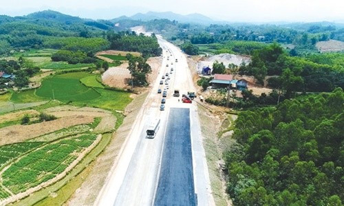 Tuyến cao tốc Đồng Đăng - Trà Lĩnh sẽ kết nối với cao tốc Bắc Giang - Chi Lăng - Hữu Nghị - Tân Thanh (Trong ảnh: Thi công cao tốc Bắc Giang - Chi Lăng)