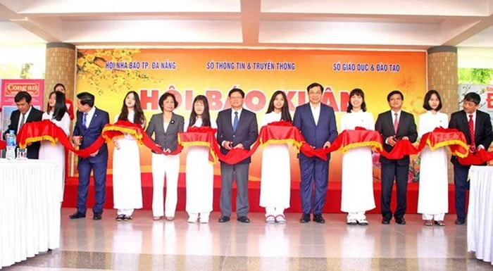 Cắt băng khai mạc Hội Báo Xuân Đà Nẵng 2019