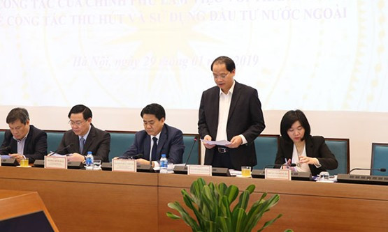 Phó Chủ tịch UBND TP Hà Nội Nguyễn Doãn Toản báo cáo tại buổi làm việc