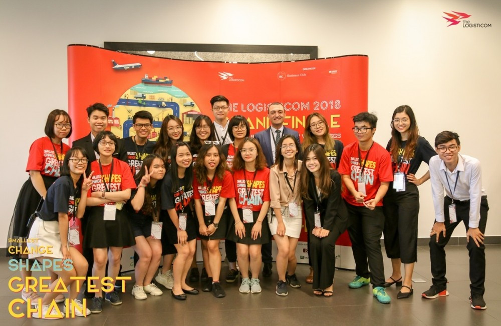 Sinh viên CLB Kinh Doanh RMIT Việt Nam - Ban tổ chức cuộc thi