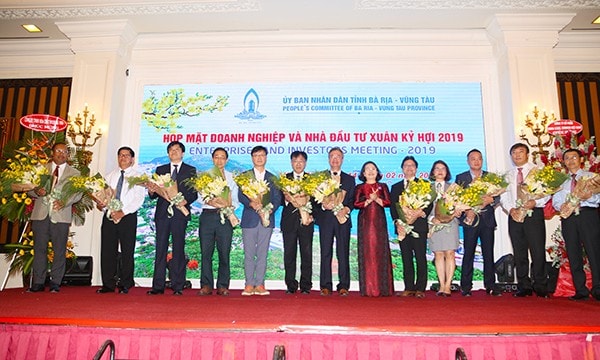 Lãnh đạo UBND tỉnh BR-VT trao Quyết định chủ trương đầu tư, Giấy chứng nhận đăng ký đầu tư cho các dự án tiêu biểu