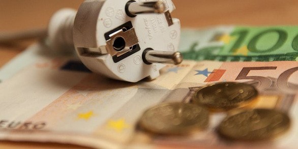 ìm hiểu ổ cắm điện và tiền mặt ở nước đến là hai trong số những thứ quan trọng nhất bạn cần chuẩn bị trước khi lên đường