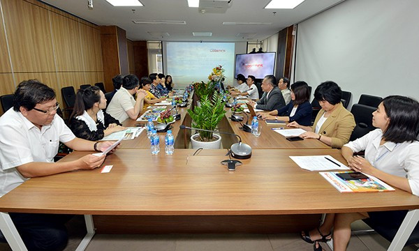 Đoàn đại biểu Hội Nhà báo Hàn Quốc thăm và làm việc tại Tạp chí Vietnam Logistics Review chiều ngày 12/4 (Ảnh: Phó Bá Cường)