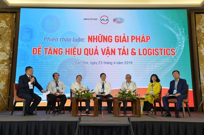 Phiên thảo luận về các giải pháp tăng hiệu quả vận tải và logistics (Ảnh: Phó Bá Cường)