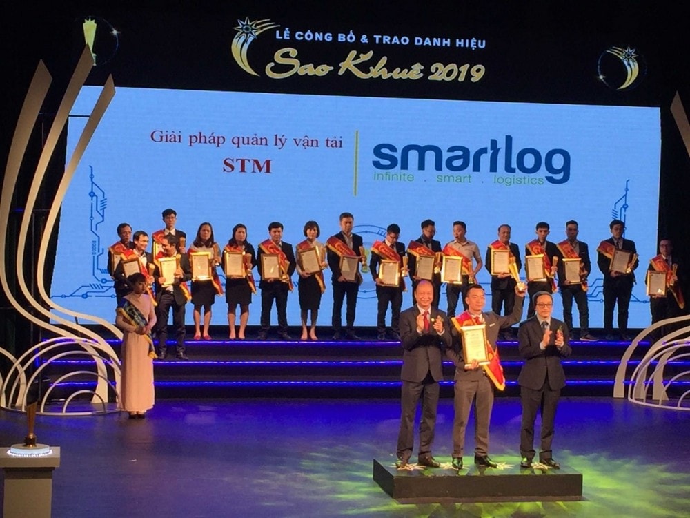 Đại hiện Công ty Smartlog Việt Nam nhận Danh hiệu Sao Khuê 2019