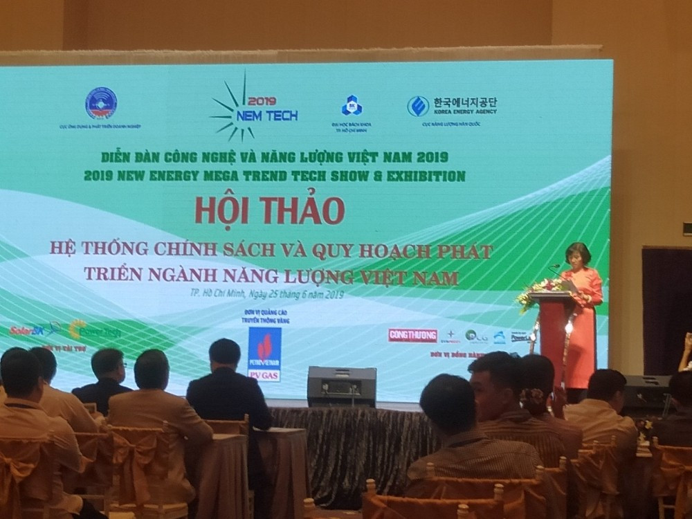 Bà Trần Thị Hồng Lan – Phó Cục trưởng Cục Ứng dụng và Phát triển công nghệ - Bộ Khoa học và Công nghệ phát biểu khai mạc Hội thảo