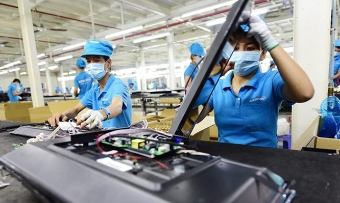 Lưu ý các mặt hàng tiêu dùng như điện tử, thiết bị điện dân dụng, giày dép, quần áo, mỹ phẩm... được sản xuất, nhập khẩu từ nước ngoài nhưng trên nhãn hàng hóa thể hiện “Made in Vietnam”