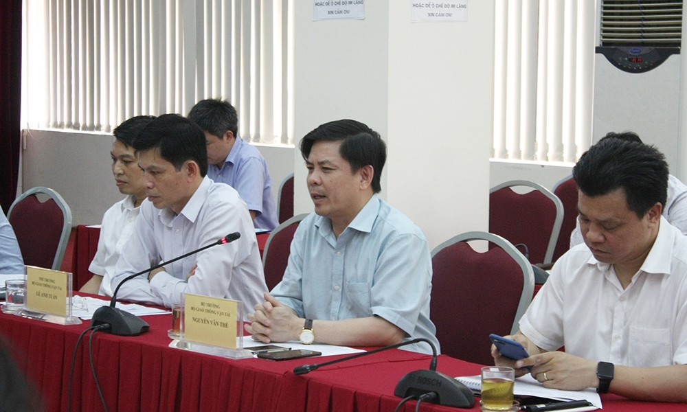 Bộ trưởng Nguyễn Văn Thể phát biểu tại cuộc họp