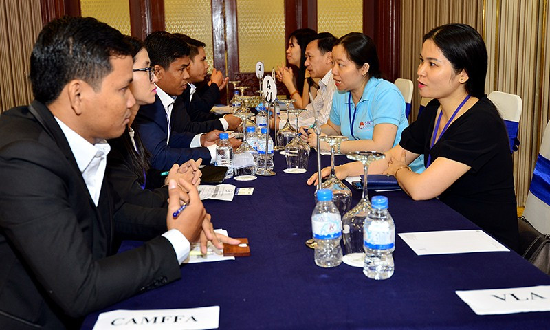 Chương trình kết nối giữa Hội viên VLA và CAMFFA mở ra nhiều cơ hội hợp tác giữa các doanh nghiệp Việt Nam - Campuchia (Ảnh: Phó Bá Cường)
