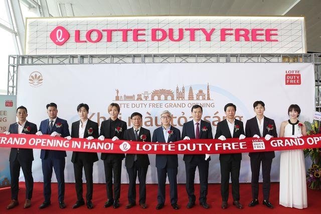 Ngày 28/7, Lotte Duty Free đã mở cửa hàng miễn thuế thứ 3 ở Việt Nam tại sân bay Quốc tế Nội Bài (Hà Nội)