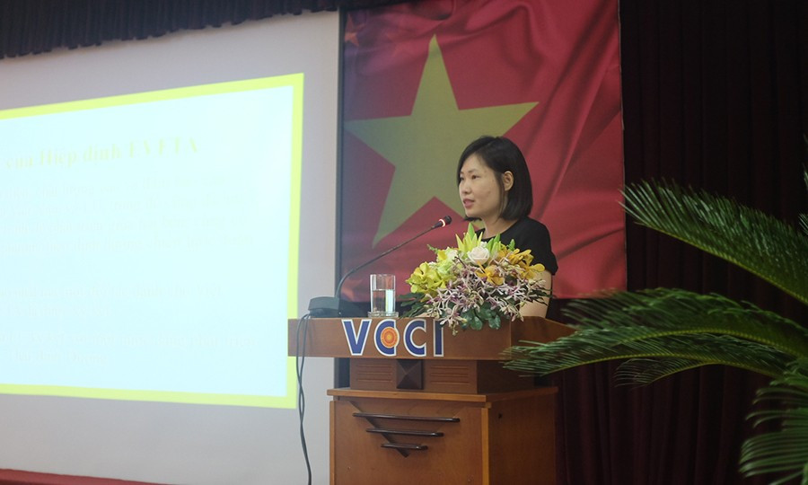 Bà Nguyễn Sơn Trà, Phó Trưởng phòng WTO và Đàm phán thương mại, Vụ Chính sách thương mại đa biên, Bộ Công thương chia sẻ tại hội thảo
