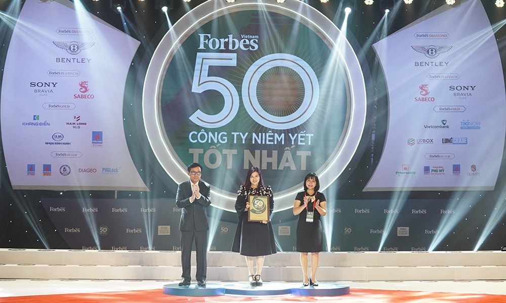 Đại diện Vietjet tại lễ công bố danh sách 50 công ty niêm yết tốt nhất