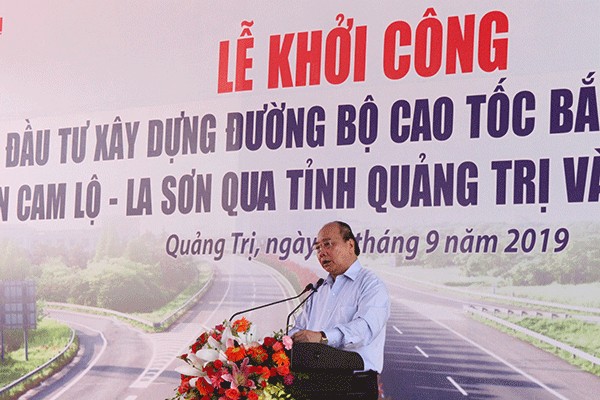 Thủ tướng Nguyễn Xuân Phúc phát biểu và phát lệnh khởi công dự án