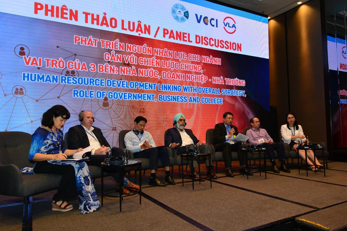 Để có thể phát triển nhân lực cho ngành logistics Việt Nam theo hướng sâu và rộng, thực sự rất cần sự chung tay của cả 3 Nhà gồm Nhà nước - nhà trường - nhà doanh nghiệp
