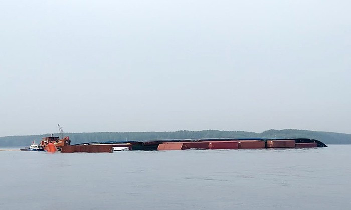 Tàu VietSun Intergrity chở 293 container khởi hành từ cảng VIC đi Hải Phòng bị chìm trên sông Lòng Tàu