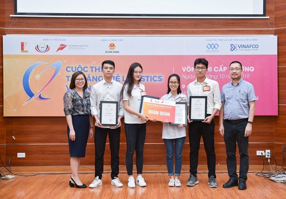 Đội thi GURUS đến từ trường Đại học Bách khoa Hà Nội