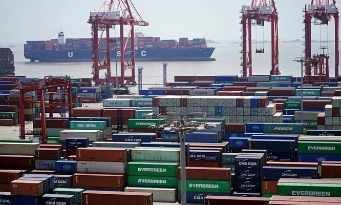 Những container hàng hóa ở cảng nước sâu Dương Sơn, Thượng Hải, Trung Quốc, tháng 5/2019 - Ảnh: Reuters