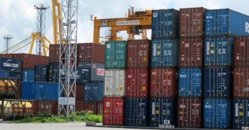Nhiều container tồn đọng tại các cảng biển khiến các doanh nghiệp khai thác cảng thiệt hại hàng triệu USD - Ảnh minh họa