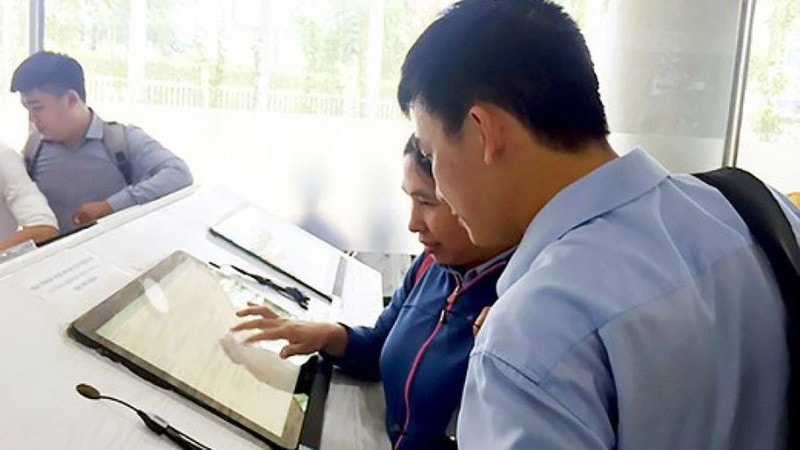 Theo phản ánh của nhiều doanh nghiệp, hiện tiến độ thực hiện dịch vụ công vẫn còn rất chậm