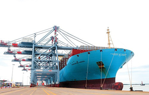 Cảng CMIT tiếp nhận thành công chuyến tàu mẹ thử nghiệm - Margrethe Maersk trọng tải 194.000 DWT, với sức chở 18.000 TEUs (tháng 02/2017)