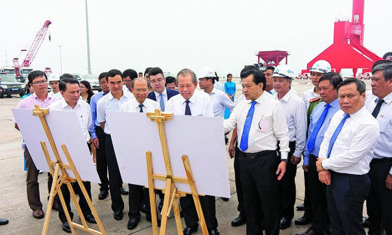 Phó Thủ tướng Thường trực Trương Hòa Bình cùng đoàn công tác Chính phủ và tỉnh Bình Thuận thăm Cảng quốc tế Vĩnh Tân