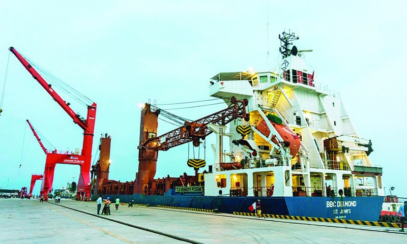 Cảng quốc tế Vĩnh Tân có ý nghĩa quan trọng đối với hệ thống logistics tại Bình Thuận và cả khu vực Nam Trung bộ, Tây Nguyên (Trong ảnh: Tàu quốc tế BBC Diamon cập Cảng quốc tế Vĩnh Tân)