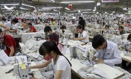 Đại diện Công ty TNHH Samsung Electronics Việt Nam cho biết, một số linh phụ kiện sản xuất của công ty đều được nhập khẩu từ Trung Quốc qua đường cửa khẩu Lạng Sơn. Tới đây, phía Trung Quốc dự kiến đóng luôn cửa khẩu khu vực này để phòng chống dịch nên nguồn hàng nhập khẩu linh kiện của công ty bị ảnh hưởng. Công ty TNHH LG Electronics Việt Nam cho biết cũng chung số phận vì tới đây sẽ không có nguyên liệu đầu vào cho sản xuất. Ngành sản xuất, lắp ráp ô tô tải cũng gặp khó khi có hơn 70% linh phụ kiện nhập từ Trung Quốc