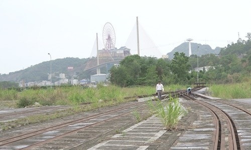 Khu vực cảng Cái Lân đã có đường sắt khổ lồng kéo đến bãi hàng