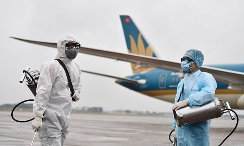 Sau mỗi chuyến bay trong mùa dịch, máy bay của Vietnam Airlines đều được khử trùng