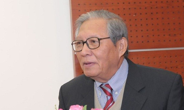 Giáo sư Tiến sĩ khoa học Nguyễn Ngọc Trân, Đại biểu Quốc hội các khóa IX, X, XI (1992-2007), nguyên Phó Chủ nhiệm Ủy Ban Đối ngoại của Quốc hội (1997-2007) 