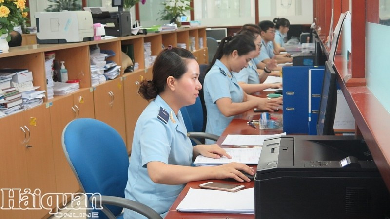 Hoạt động nghiệp vụ tại Chi cục Hải quan cửa khẩu sân bay quốc tế Nội Bài - Ảnh: N.Linh