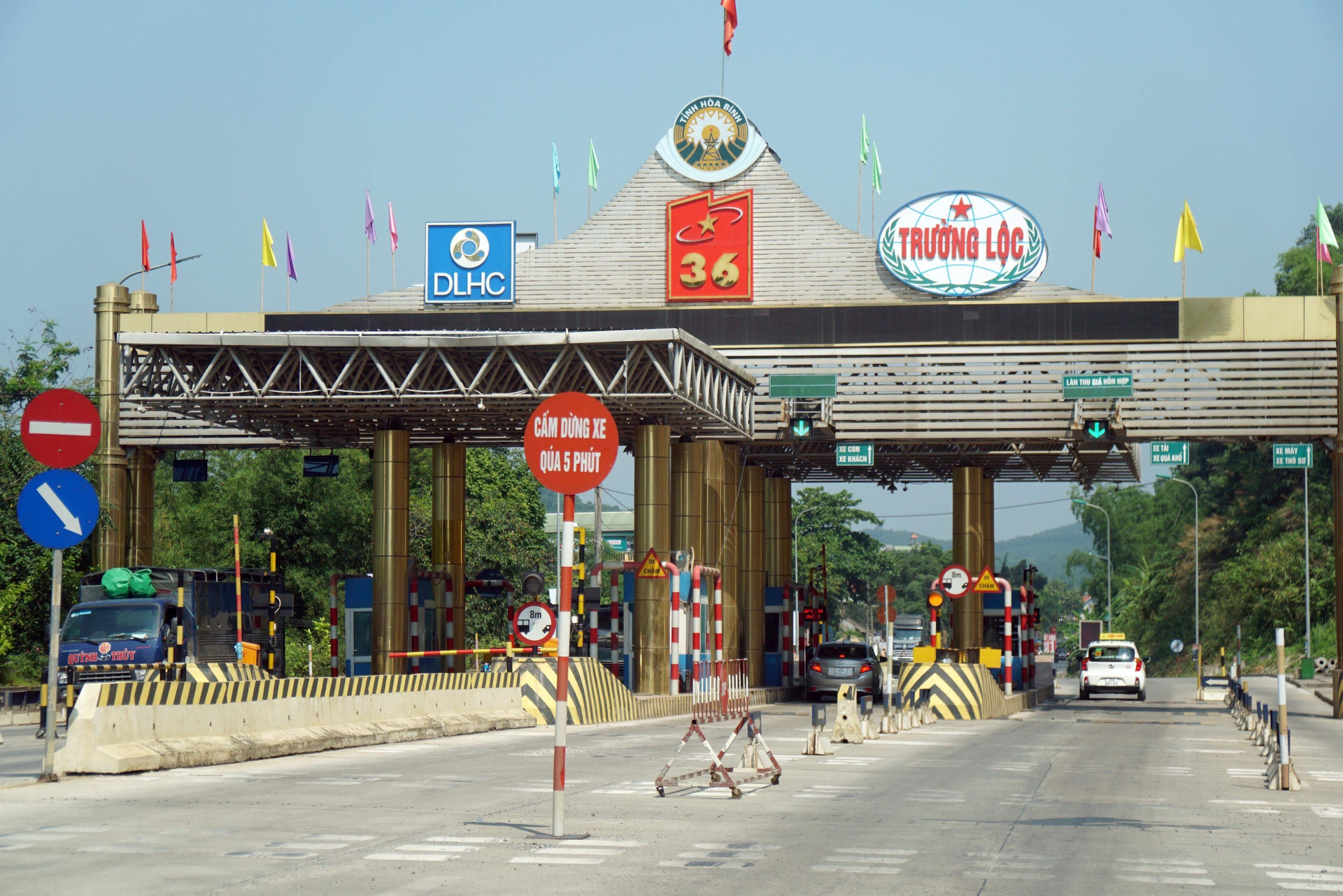 Trạm thu phí Hòa Binh - Ảnh: Quang Vinh