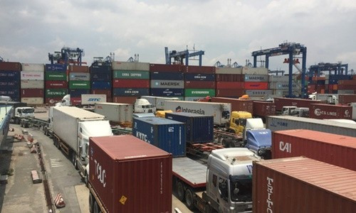 Hàng hóa tại cảng Cát Lái - Ảnh: NHƯ BÌNH