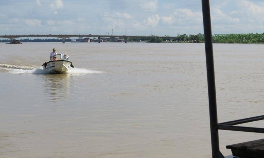 Chốt chống tàu thuyền va trôi tại cầu Bình trên sông Kinh Thầy