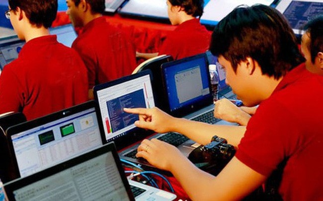 Báo cáo thường niên Chỉ số Đổi mới Toàn cầu do công ty này công bố bao gồm 2 bảng xếp hạng: Top 50 quốc gia và Top 100 thành phố hàng đầu về kỹ thuật số.  Bảng xếp hạng dựa trên nhiều tiêu chí khác nhau, từ số lượng sinh viên tốt nghiệp ngành kỹ thuật trong tổng dân số, số lượng nhân viên và nhà cung cấp dịch vụ gia công công nghệ thông tin, đến bất động sản và chi phí băng thông, kết nối sân bay, an ninh mạng kỹ thuật số, chỉ số tham nhũng và đầu tư kỹ thuật số.  Việt Nam nằm trong Top 10 quốc gia số - Ảnh 1. Việt Nam đạt 4,37/10 điểm, leo lên vị trí thứ 9 trong bảng xếp hạng Top 50 