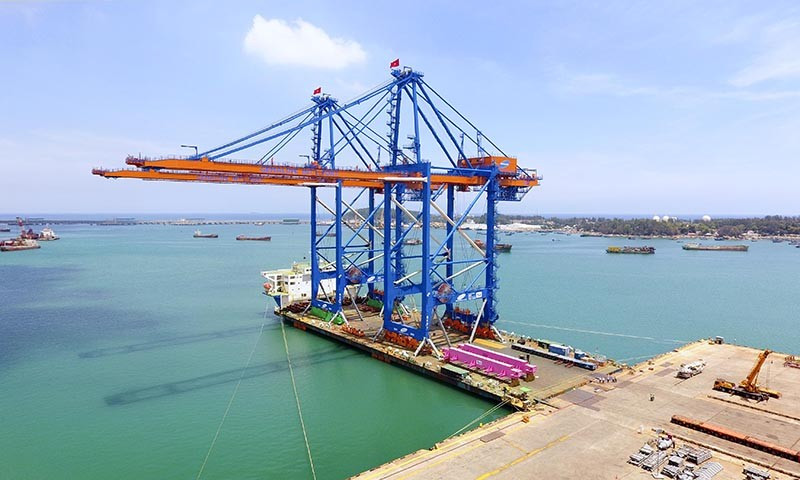 Two STS cranes number 3 and 4 of Gemalink 6 units project are being transported on board at Doosan Vina port to hand over to Gemalink international port at BR - VT