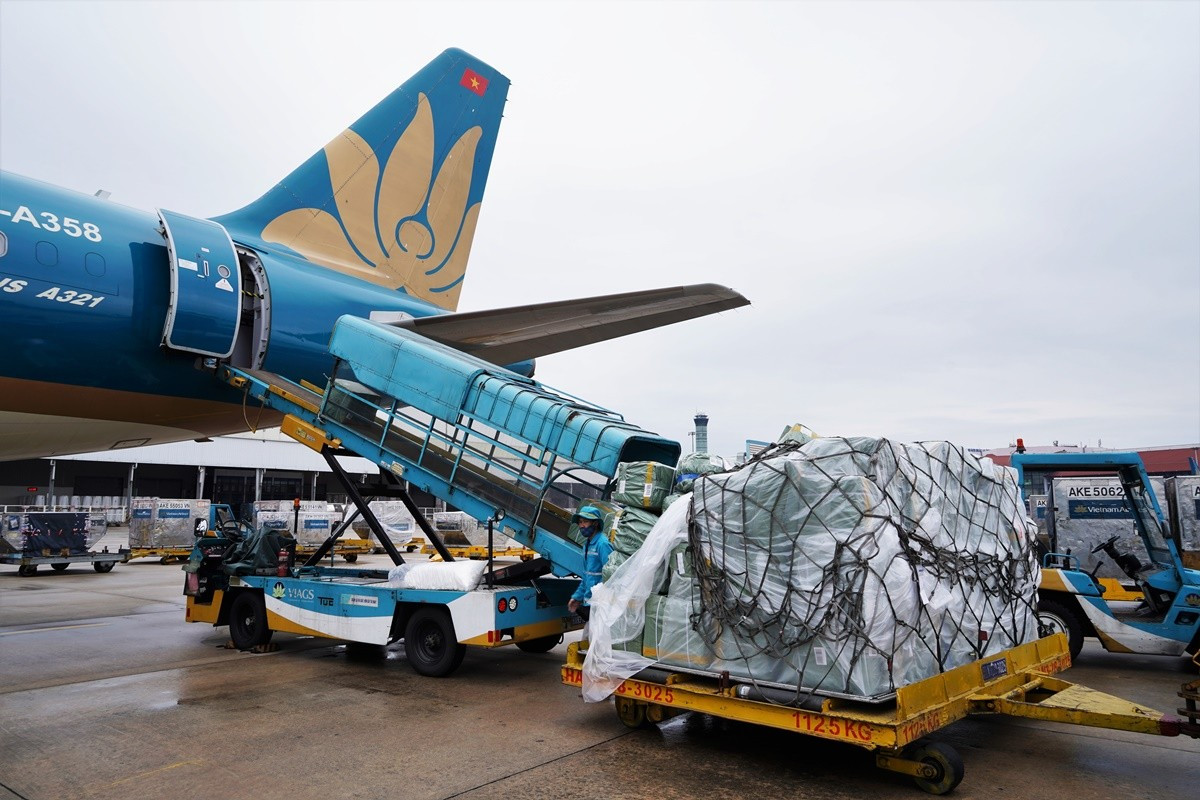 Công tác chất xếp hàng hóa của Vietnam Airlines được Cục Hàng không Việt Nam phê chuẩn