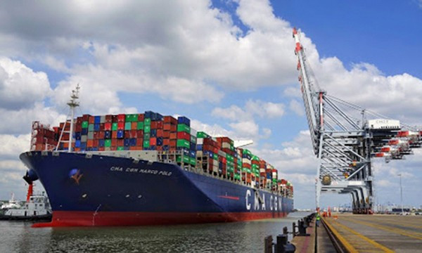 Mức giá xếp dỡ hàng hóa tại cảng ngày càng tăng trong khi giá dịch vụ bốc dỡ container tại Việt Nam thì ngày càng giật lùi
