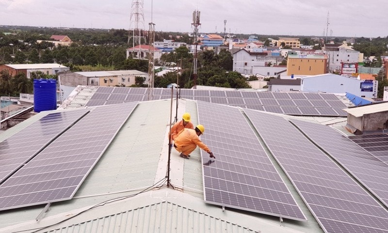 Điện mặt trời áp mái đang là sự lựa chọn của nhiiều DN, hộ gia đình ở miền Nam bỏ vốn đầu tư
