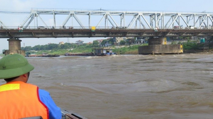 Cầu Đuống có tĩnh không thấp, đang điểm nghẽn gây cản trở vận tải thủy tuyến Việt Trì - Hà Nội - Hải Phòng