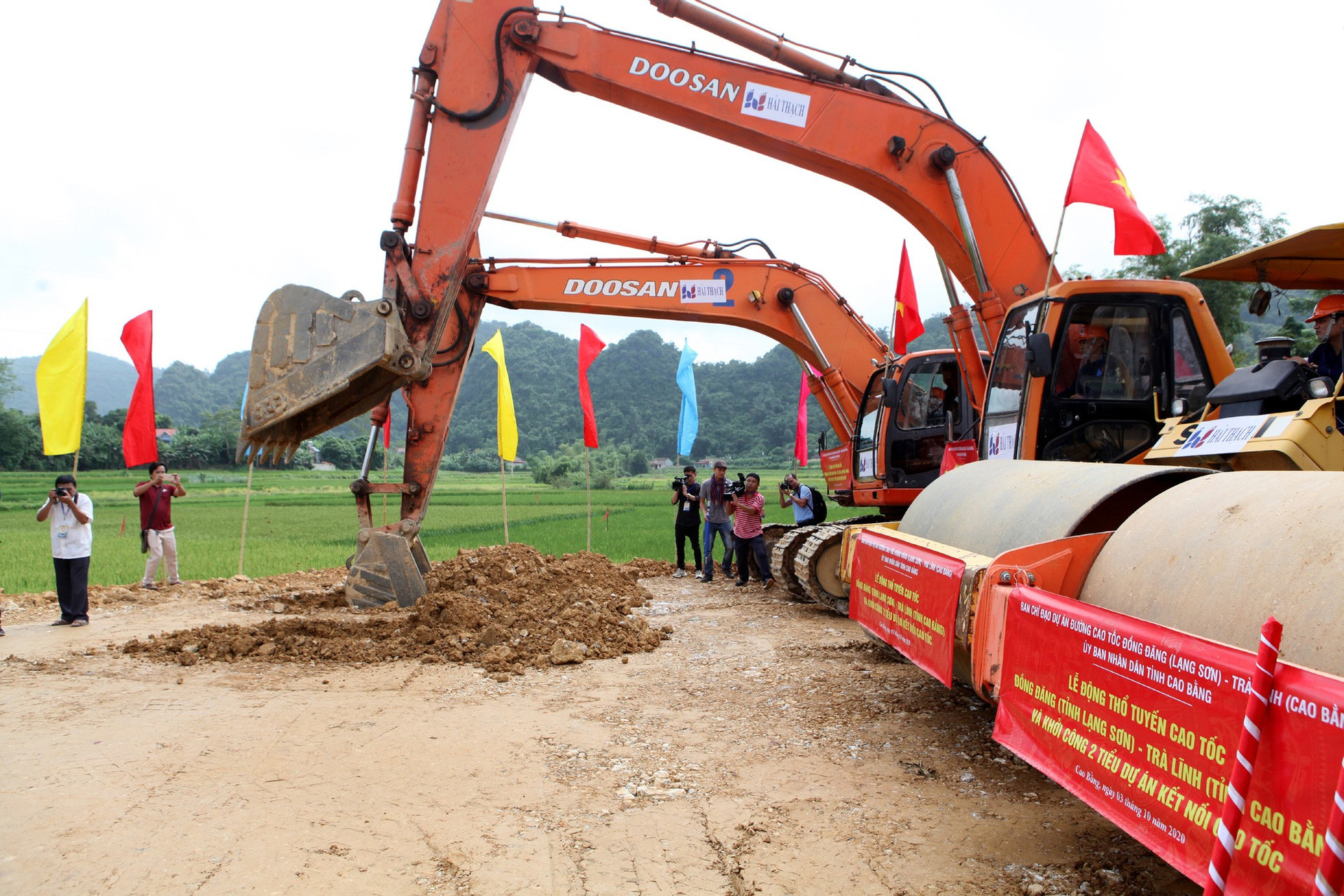 Dự án cao tốc Đồng Đăng - Trà Lĩnh được chính thức khởi động với 2 tiểu dự án kết nối: tuyến Đoỏng Lẹt - Đông Khê và Thụy Hùng - Vân Trình